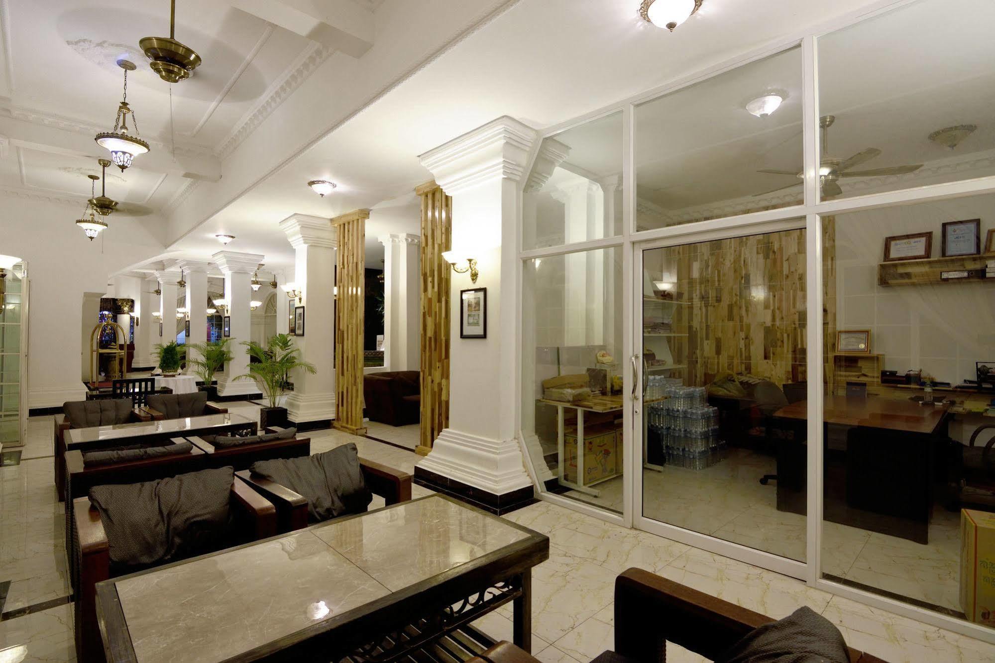 Le Grand Palais Boutique Hotel Phnompen Kültér fotó
